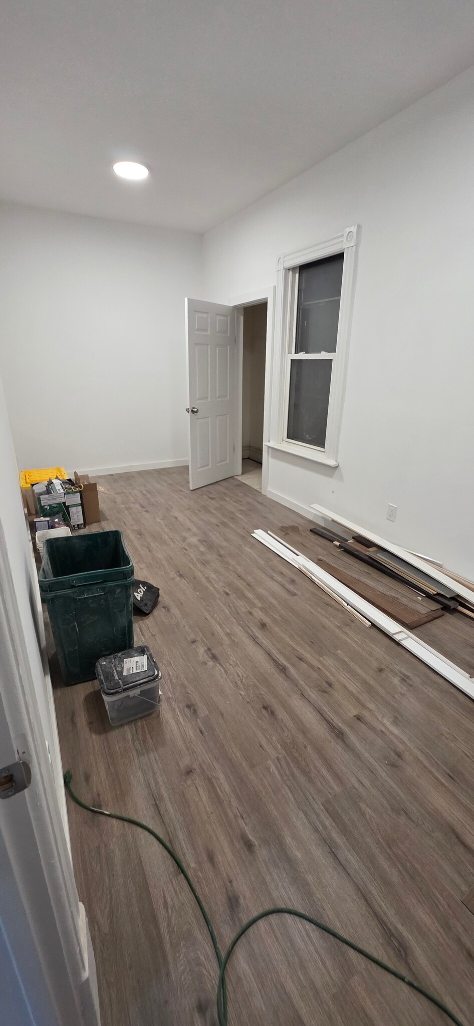Building Photo - 572 River St