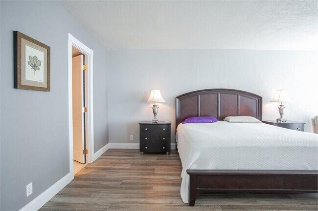 Building Photo - 1360 S Ocean Blvd