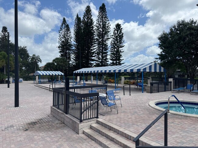 Building Photo - 3733 Carambola Cir N