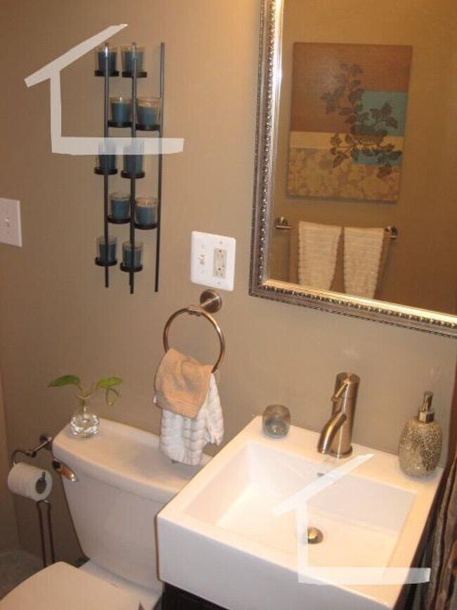 Building Photo - Brighton 3Bed / 1Bath with Laundry in unit...