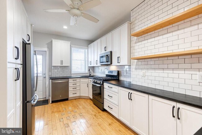 Building Photo - 632 E Fort Ave