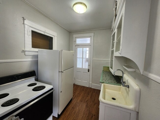 Building Photo - MonARLi 12-Plex