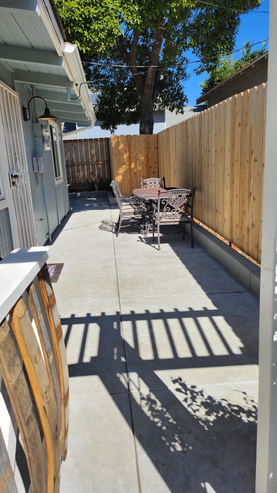 Building Photo - 650 E Foothill Blvd