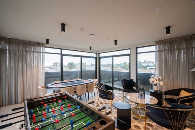 Building Photo - 709 E Walnut St