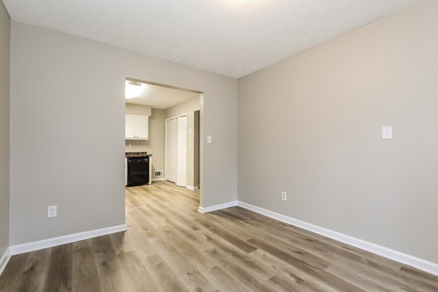 Building Photo - 9199 Fairway Ct