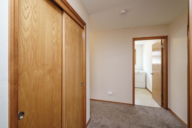 Building Photo - 3 bedroom 2.5 Bath - On Dead End Street - Low Maintenance Fenced Yard - Community Center with Swi...