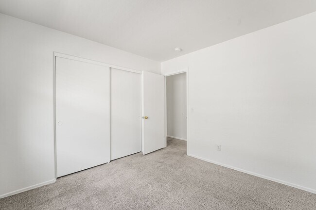 Building Photo - Prime Surprise Location | 3 Bed, Low-Maintenance Yard + Amenities