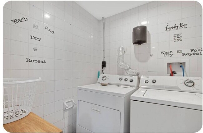 Building Photo - Furnished 1-Bedroom Apartment with Private Entrance and Free Laundry