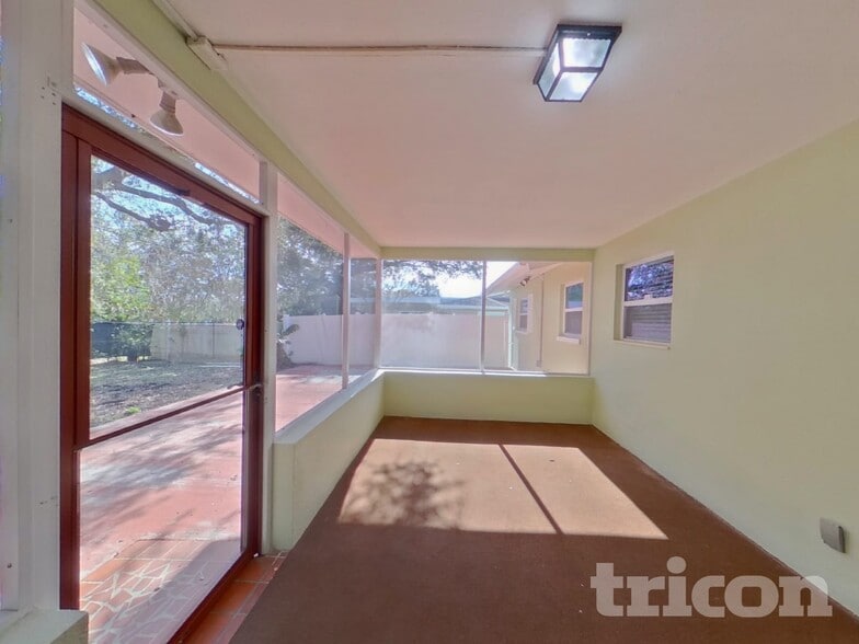 Building Photo - 1745 Woodridge Dr