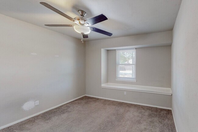 Building Photo - Available June 1st! 3 Bedroom 2 Bath East ...