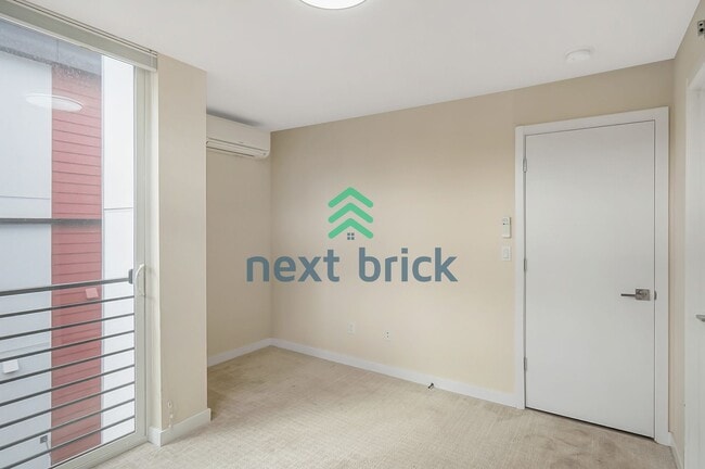 Building Photo - 2 BED & 2 BATH TOWNHOME FOR RENT