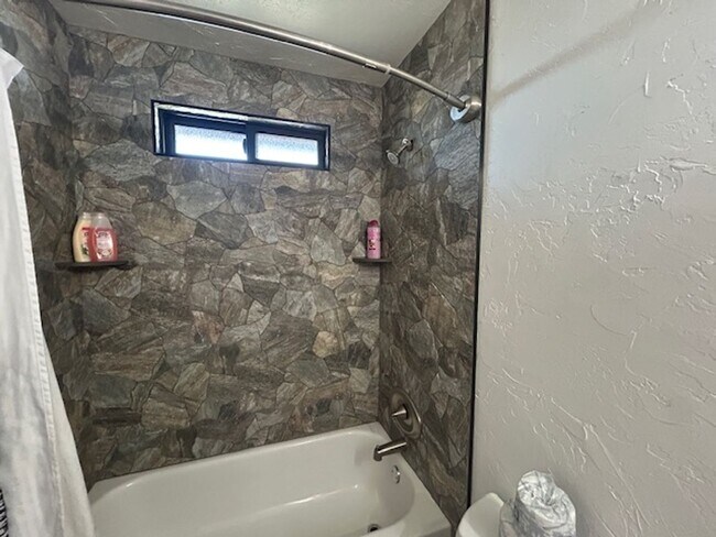 Building Photo - Moonridge 2 Bedroom/2 Baths