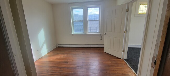 living room - 760 Hallett St