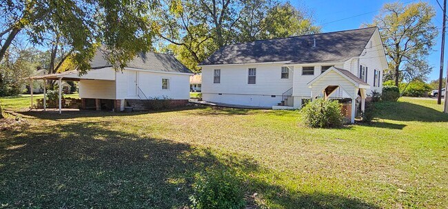 Building Photo - Lovely in Milner