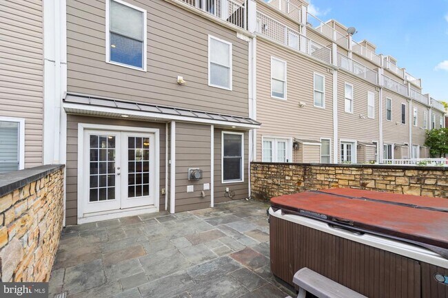 Building Photo - 1324 Race St