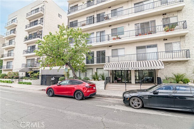 Building Photo - 1115 S Elm Dr