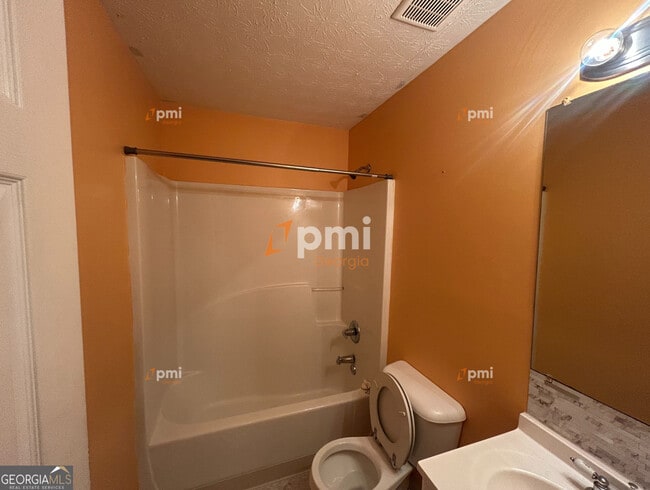 Building Photo - 2720 Sapphire St