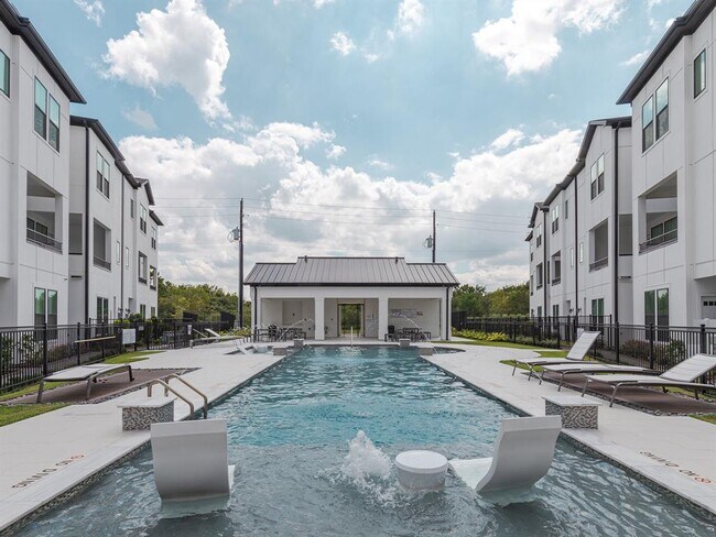Building Photo - 2808 Grand Fountains Dr