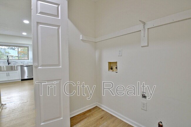 Building Photo - 150 Drennan Dr