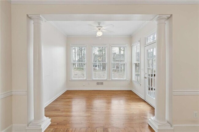 Building Photo - 610 Vinings Estates Dr SE