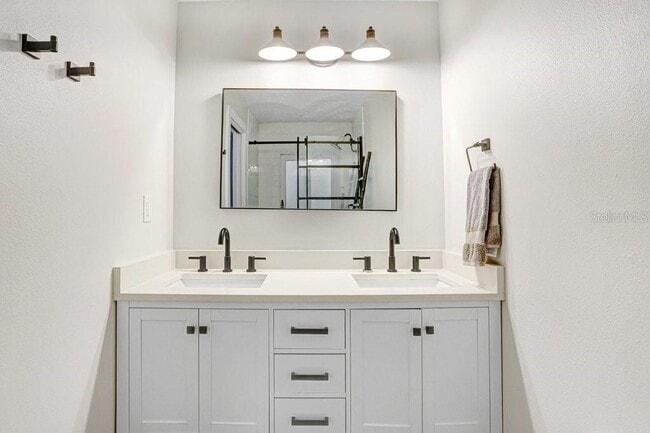 Building Photo - 6703 N River Blvd