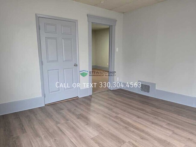 Building Photo - 149 Rhodes Ave