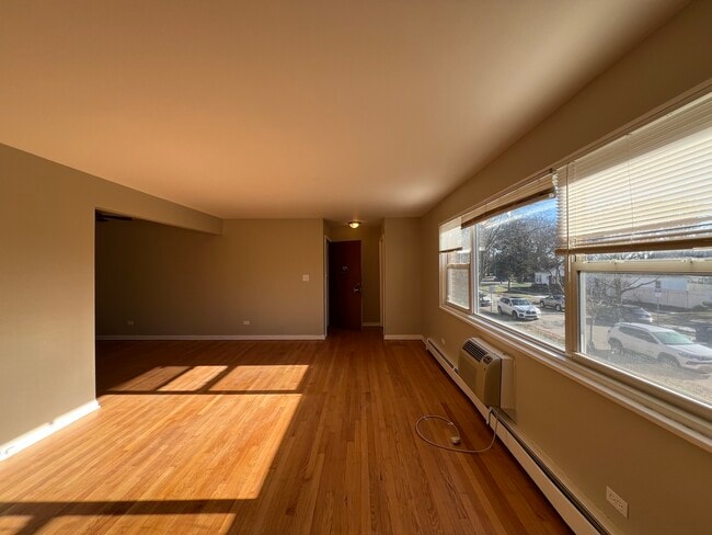 Building Photo - 560 Princeton St