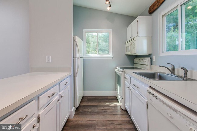 Building Photo - 10286 White Pelican Way