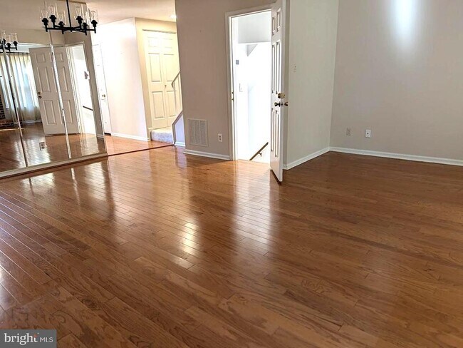 Building Photo - 8241 Clifton Farm Ct