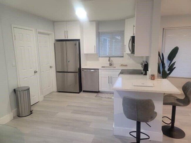 Building Photo - 231 SW 29th Ave