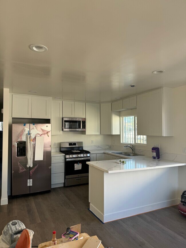 Kitchen - 901 W 82nd St