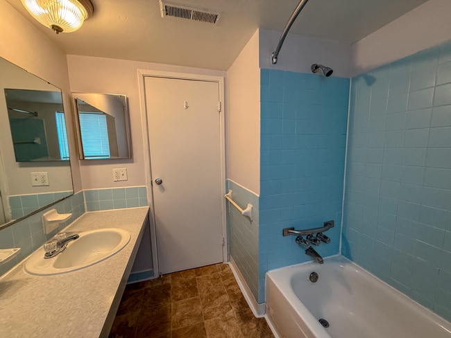 Bathroom - Waverly Flatz