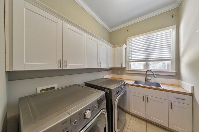 Building Photo - 11180 W Rd