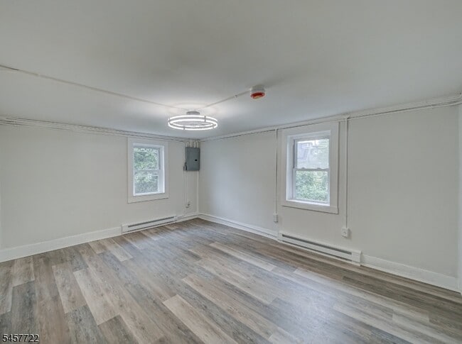 Building Photo - 148 Davenport St