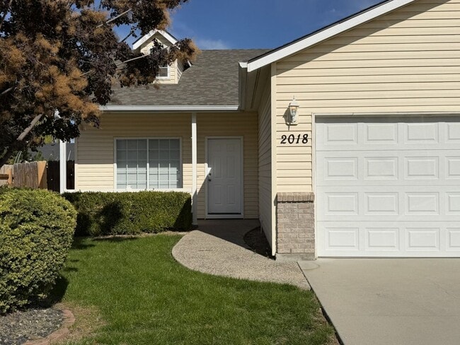 Building Photo - Great 4 bed 2 bath home with RV parking in...