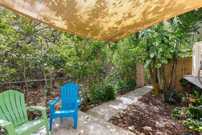 Building Photo - Charming 2-Bedroom Home for Rent in Big Pine Key