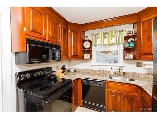 Building Photo - 3 BR / 2 BA Sunny renovated Cape Cod within walking distance to Bryan Park