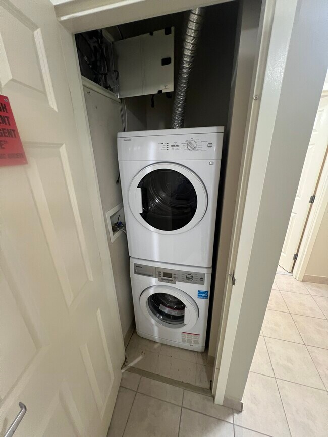 Building Photo - 10 Florence St