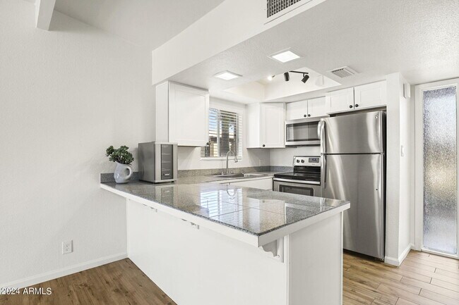 Building Photo - 16819 E Gunsight Dr