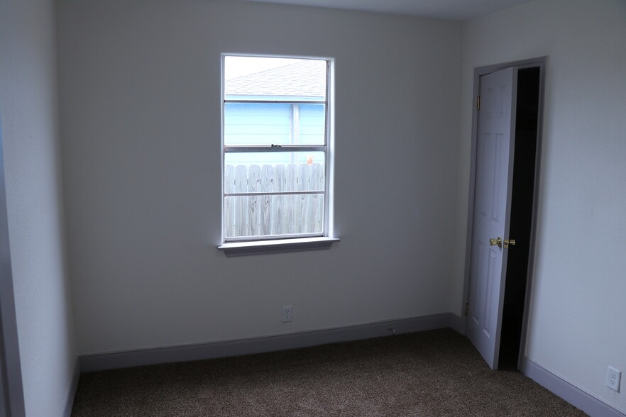 Middle Bedroom - 2772 El Paso Ave