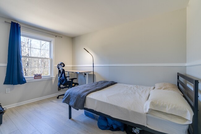 Building Photo - 7913 Central Park Cir