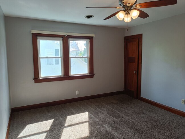 Building Photo - 9214 S Chicago Rd