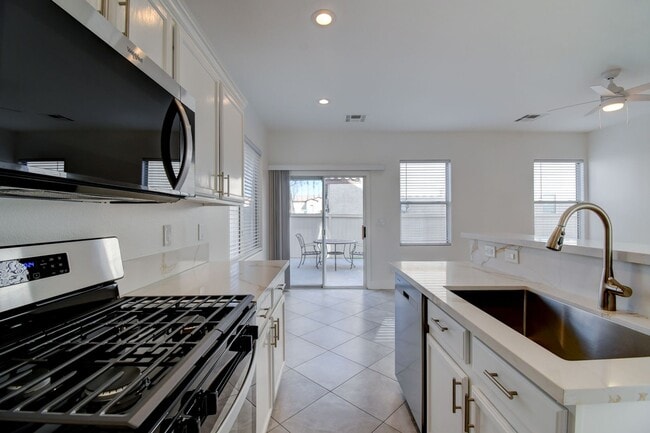 Building Photo - BEAUTIFUL 2 STORY SINGLE FAMILY HOME WITH 3 BEDROOMS AND 2.5 BATHS LOCATED IN SOUTHWEST