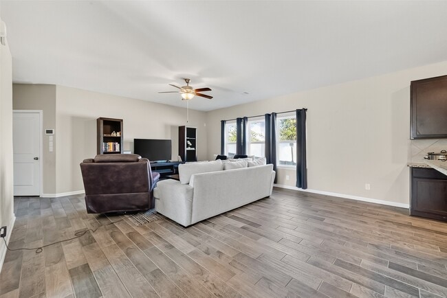 Building Photo - 2422 Agassiz Dr