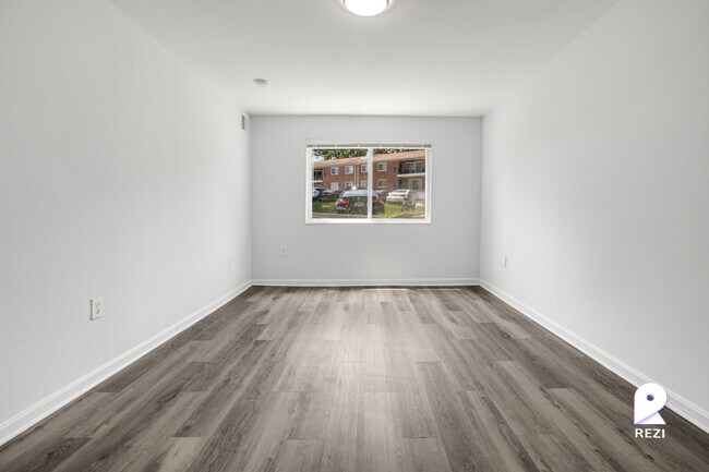 Building Photo - 6421 Hil-Mar Dr