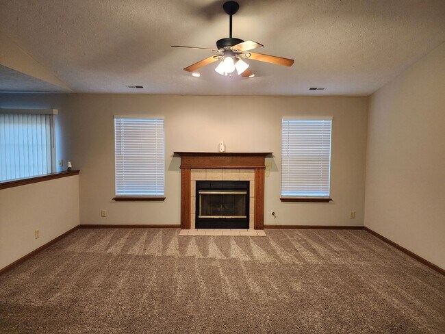 Building Photo - 3-Bedroom, 2-Bathroom Home with 2-Car Atta...