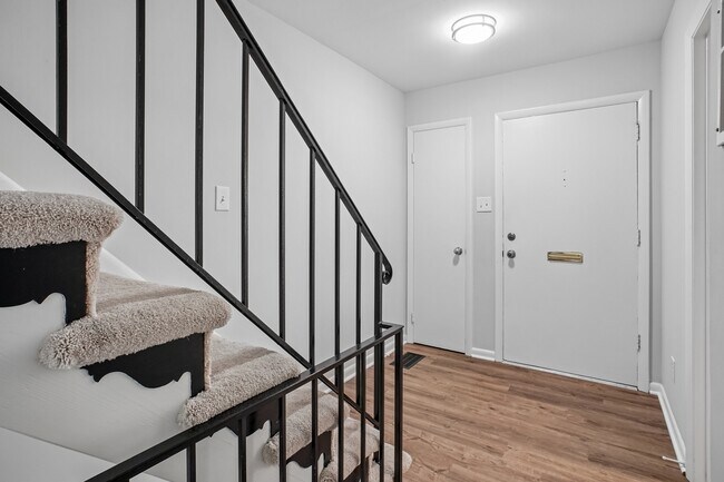 Building Photo - 5128 Cliffhaven Dr