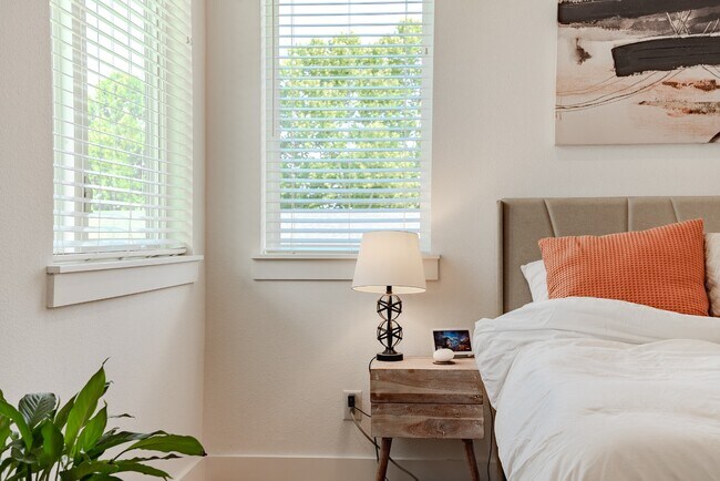 Building Photo - 3 Bed 3 Bath Townhome - Gated Community & Downtown Views! Lower Greenville area