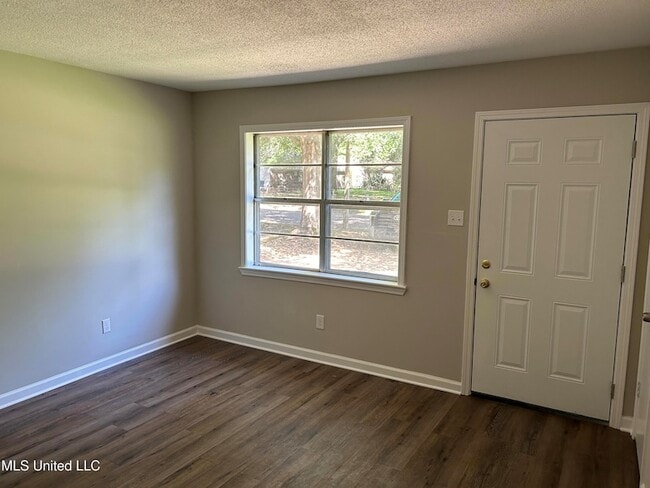 Building Photo - 2955 Normandy Dr