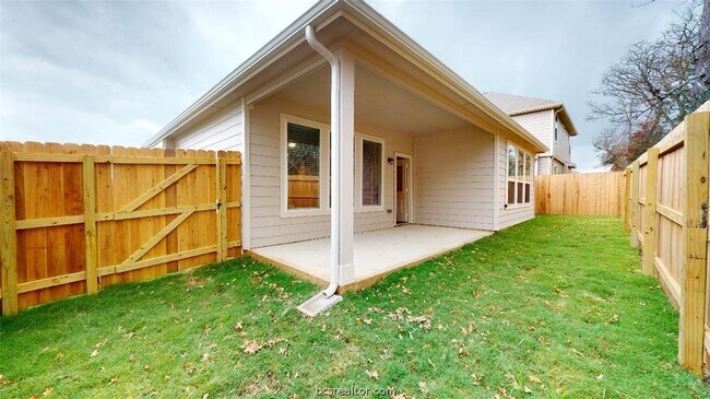 Building Photo - 5789 Cerrillos Dr